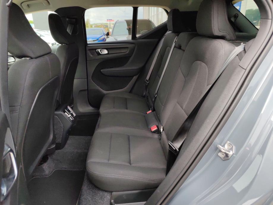 Volvo XC40 1.5 T3 MOMENTUM CORE, fotografija 10