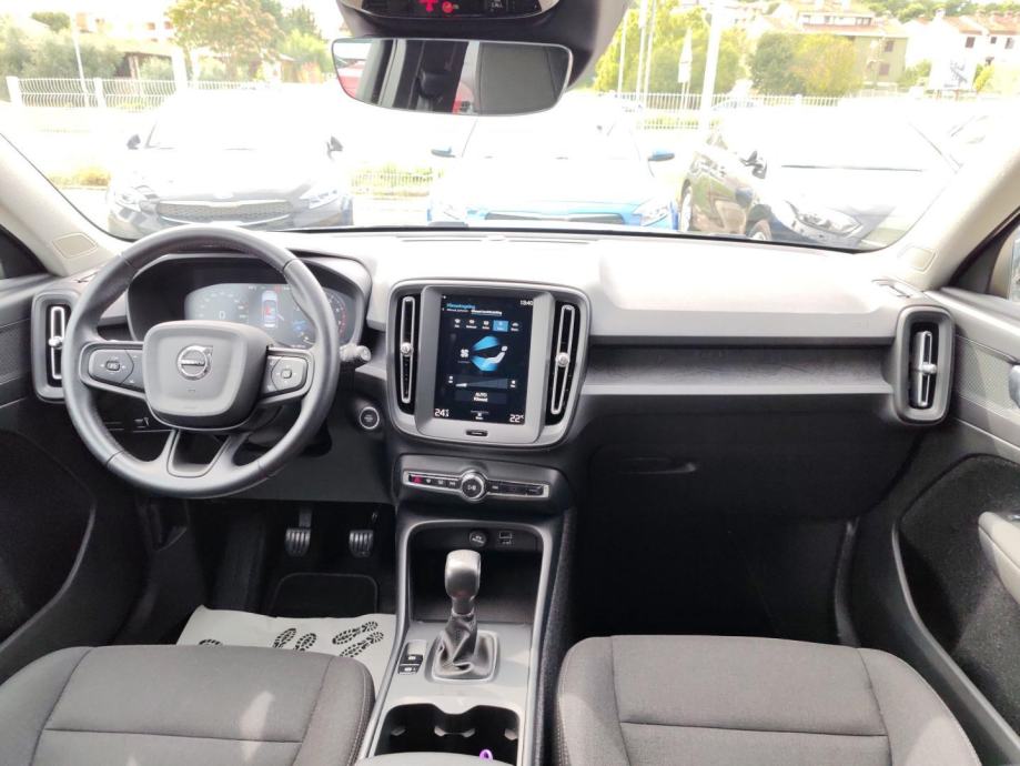 Volvo XC40 1.5 T3 MOMENTUM CORE, fotografija 14