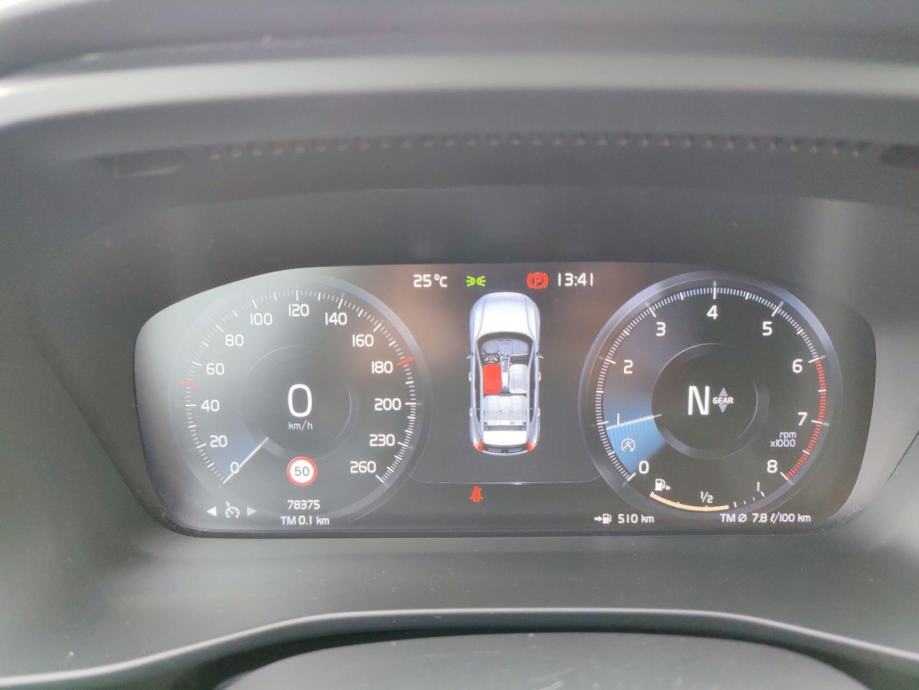 Volvo XC40 1.5 T3 MOMENTUM CORE, fotografija 16
