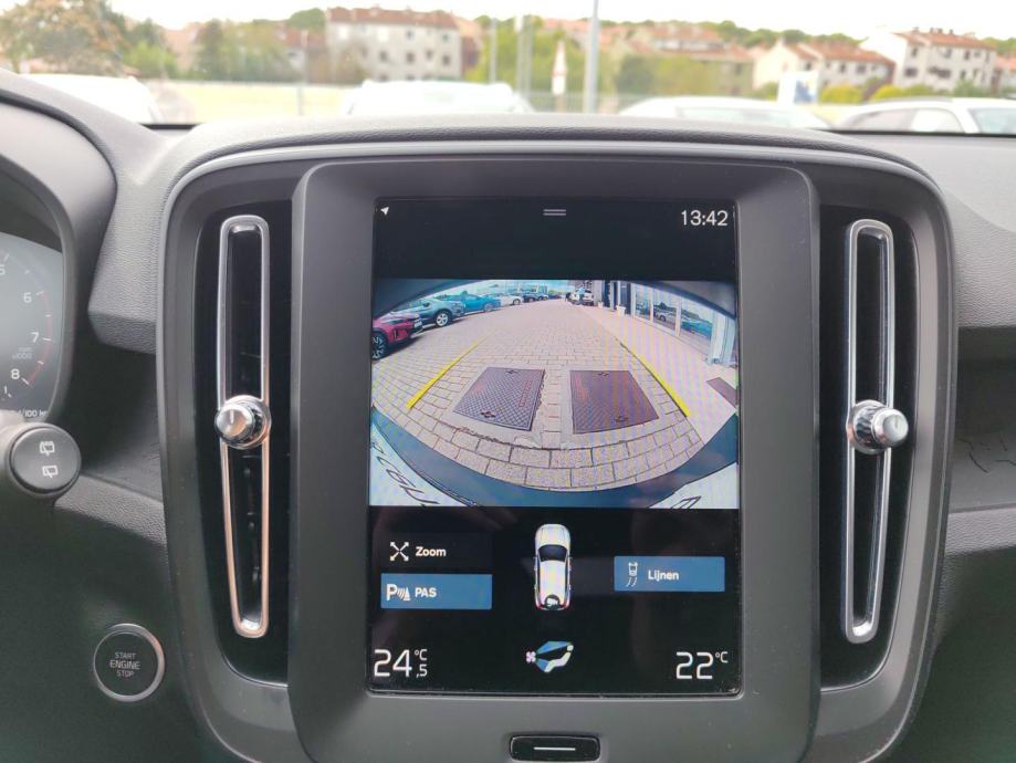 Volvo XC40 1.5 T3 MOMENTUM CORE, fotografija 17