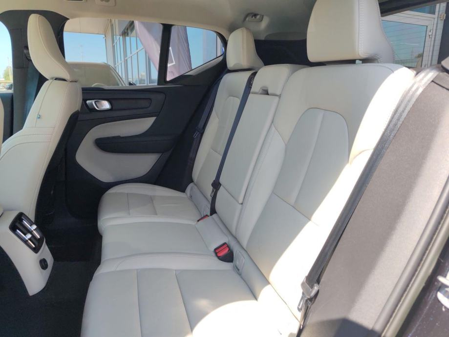 Volvo XC40 1.5T5 TWE 262HP ULTRA BRIGHT AT FWD DCT, NAV, KAMERA, TEMPO, fotografija 10