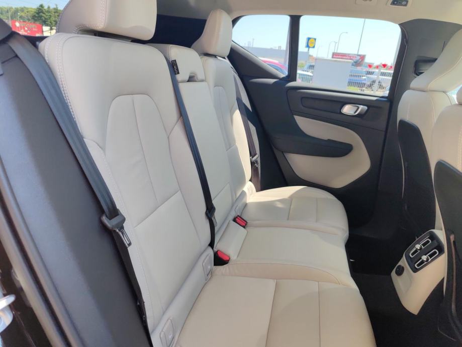 Volvo XC40 1.5T5 TWE 262HP ULTRA BRIGHT AT FWD DCT, NAV, KAMERA, TEMPO, fotografija 12