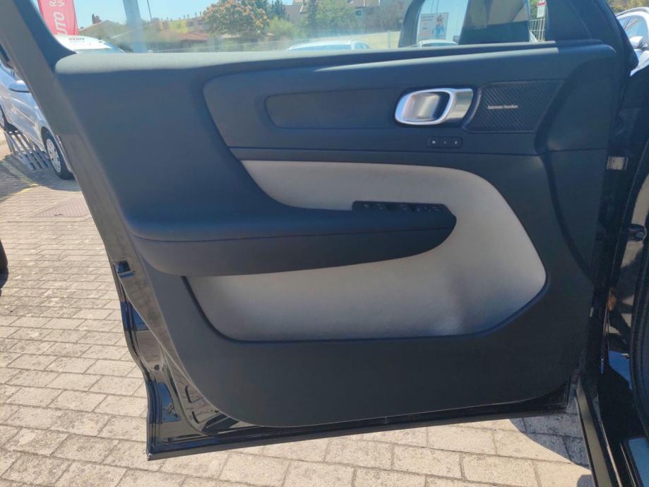 Volvo XC40 1.5T5 TWE 262HP ULTRA BRIGHT AT FWD DCT, NAV, KAMERA, TEMPO, fotografija 13