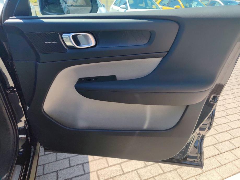 Volvo XC40 1.5T5 TWE 262HP ULTRA BRIGHT AT FWD DCT, NAV, KAMERA, TEMPO, fotografija 14