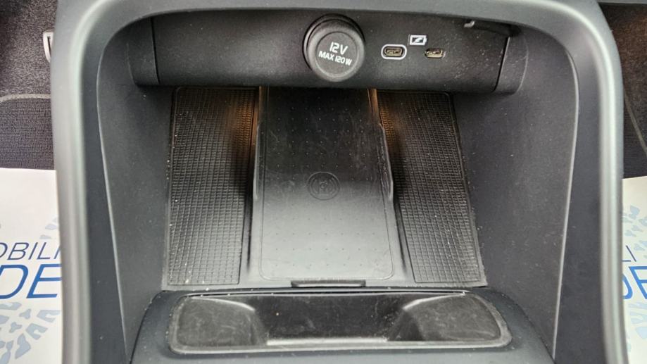 Volvo XC40 B3 2,0i automatik - 23000 km u PDVu HR auto, fotografija 19