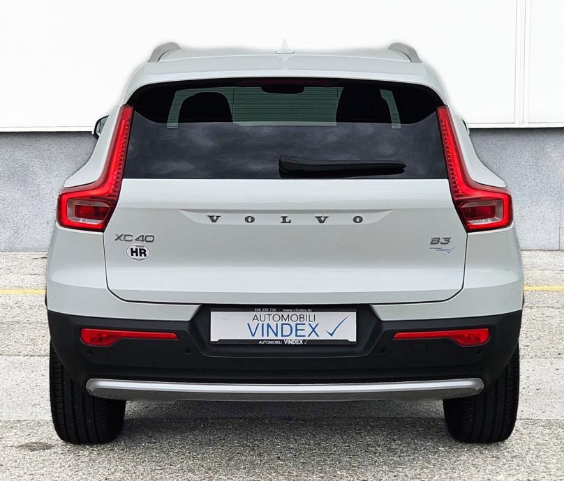 Volvo XC40 B3 2,0i automatik - 23000 km u PDVu HR auto, fotografija 5