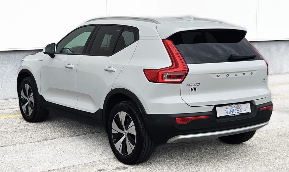 Volvo XC40 B3 2,0i automatik - 23000 km u PDVu HR auto, fotografija 6