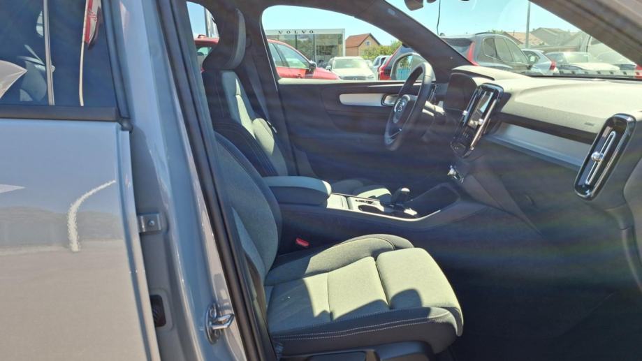 Volvo XC40 B3 MILD HYBRID PETROL CORE 163HP, JAMSTVO, fotografija 17