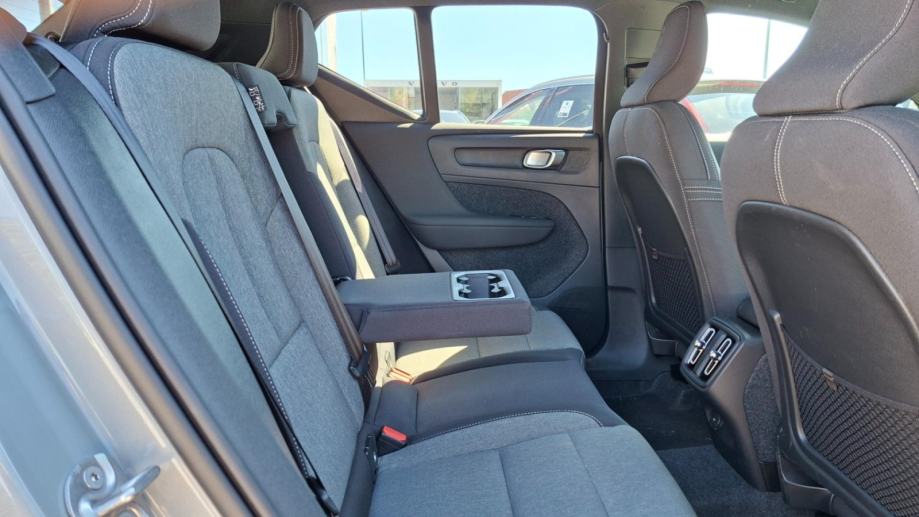 Volvo XC40 B3 MILD HYBRID PETROL CORE 163HP, JAMSTVO, fotografija 18