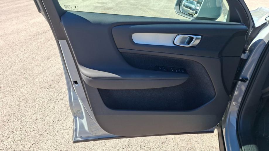 Volvo XC40 B3 MILD HYBRID PETROL CORE 163HP, JAMSTVO, fotografija 19