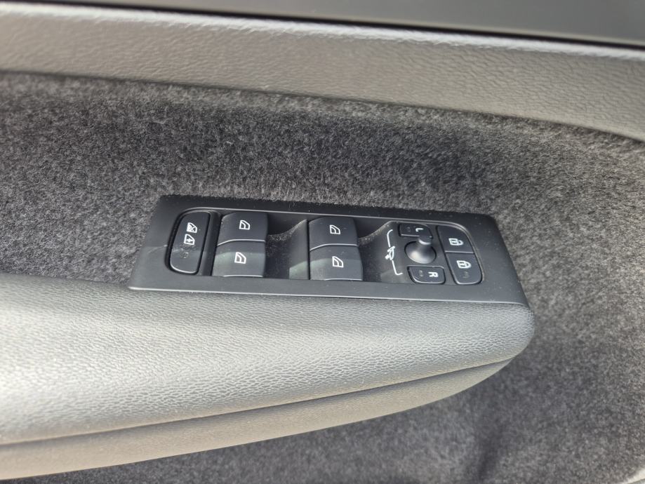 Volvo XC40 B3 Mild hybrid Petrol Core Automatik, fotografija 16