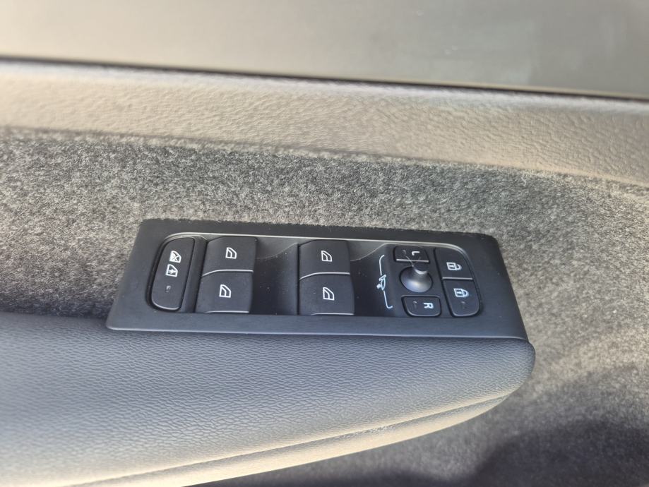 Volvo XC40 B3 Mild hybrid Petrol Core Automatik, fotografija 15
