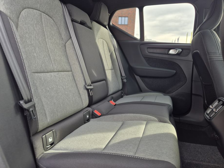 Volvo XC40 B3 Mild hybrid Plus Dark AT FWD DCT, fotografija 16