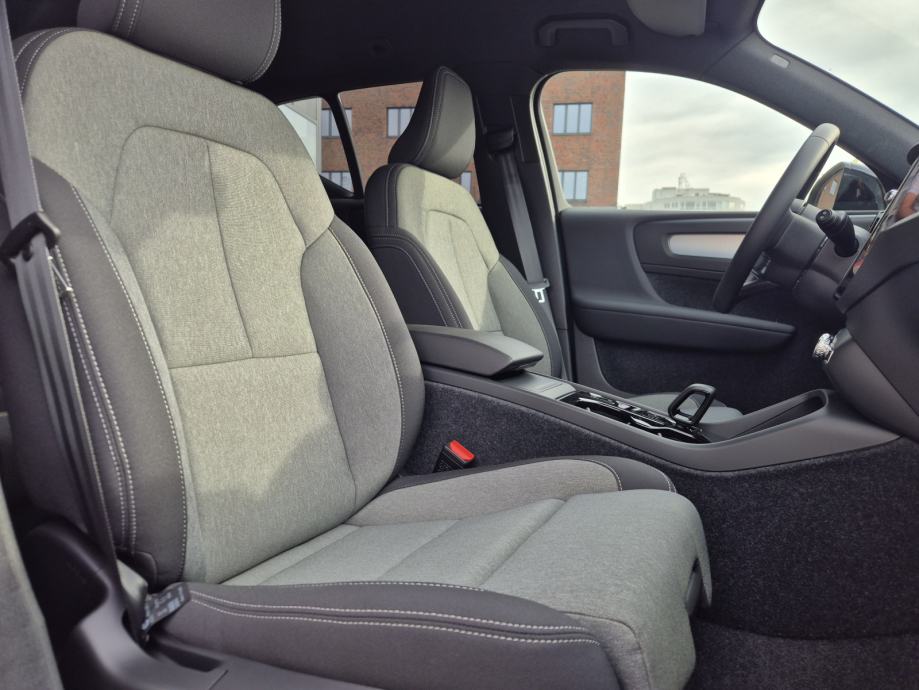 Volvo XC40 B3 Mild hybrid Plus Dark AT FWD DCT, fotografija 17