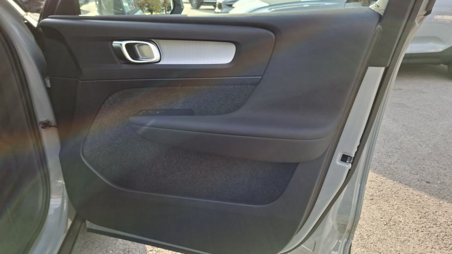 Volvo XC40 B3(P) CORE, NAV, KAMERA, TEMPOMAT, fotografija 20