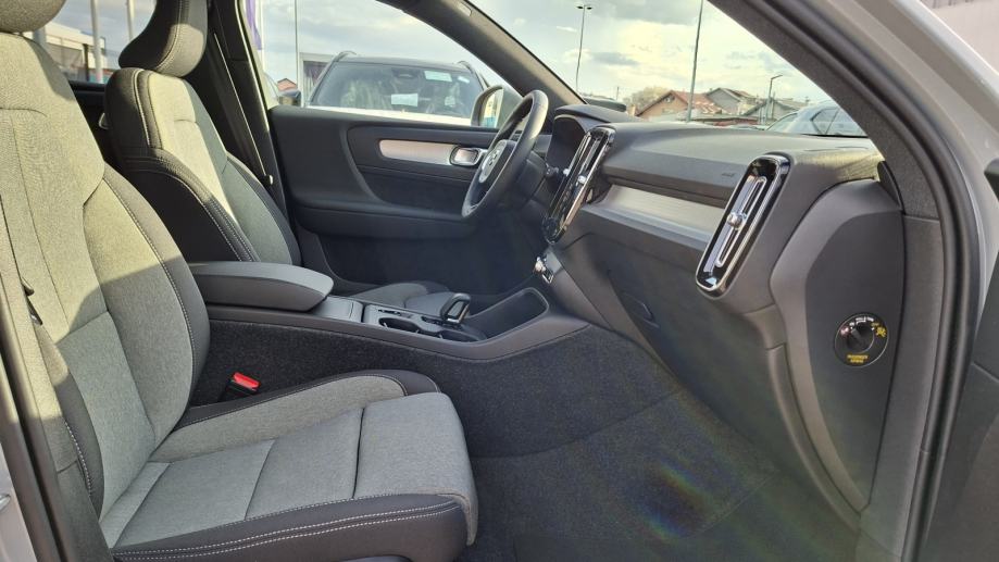 Volvo XC40 B3(P) CORE, NAV, KAMERA, TEMPOMAT, fotografija 17