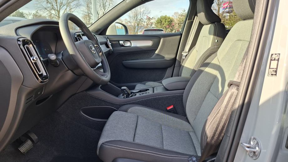 Volvo XC40 B3(P) CORE, NAV, KAMERA, TEMPOMAT, fotografija 15