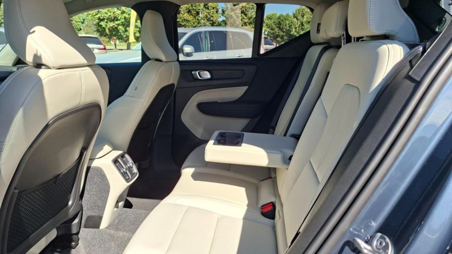 Volvo XC40 B4 MILD HYBRID PETROL ULTRA DARK, NAV, KAMERA, TEMPOMAT, JA, fotografija 16