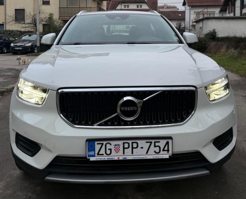 Volvo XC40 D3 automatik, u PDV-u, odličan, napravljen servis, fotografija 5