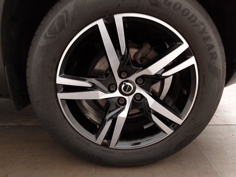 Volvo XC40 T2 automatik • 360° kamera • el. peta vrata, fotografija 8
