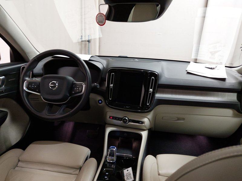 Volvo XC40 T2 automatik • 360° kamera • el. peta vrata, fotografija 16
