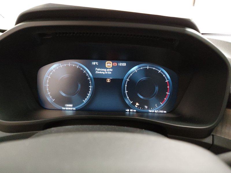 Volvo XC40 T2 automatik • 360° kamera • el. peta vrata, fotografija 20