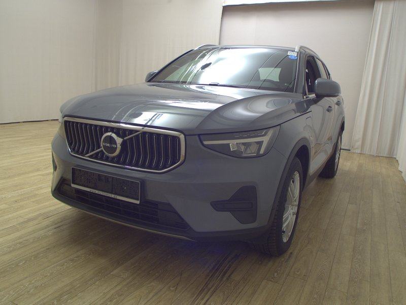 Volvo XC40 T4 Recharge automatik Core • ACC • električna vrata, fotografija 2