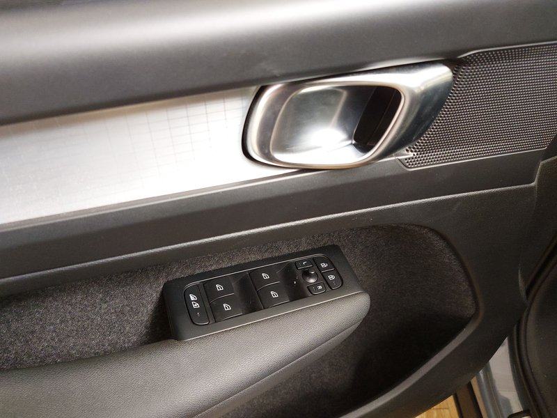 Volvo XC40 T4 Recharge automatik Core • ACC • električna vrata, fotografija 5