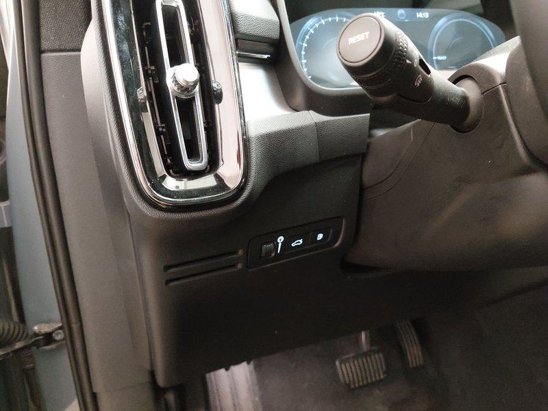 Volvo XC40 T4 Recharge automatik Core • ACC • električna vrata, fotografija 7