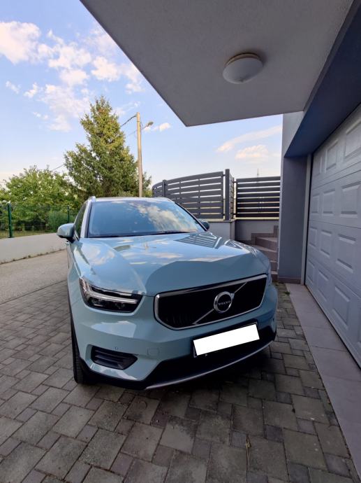 XC40 T4 2.0 Momentum 2WD AUTbogata oprema (autopilot, kuka, 360° cam