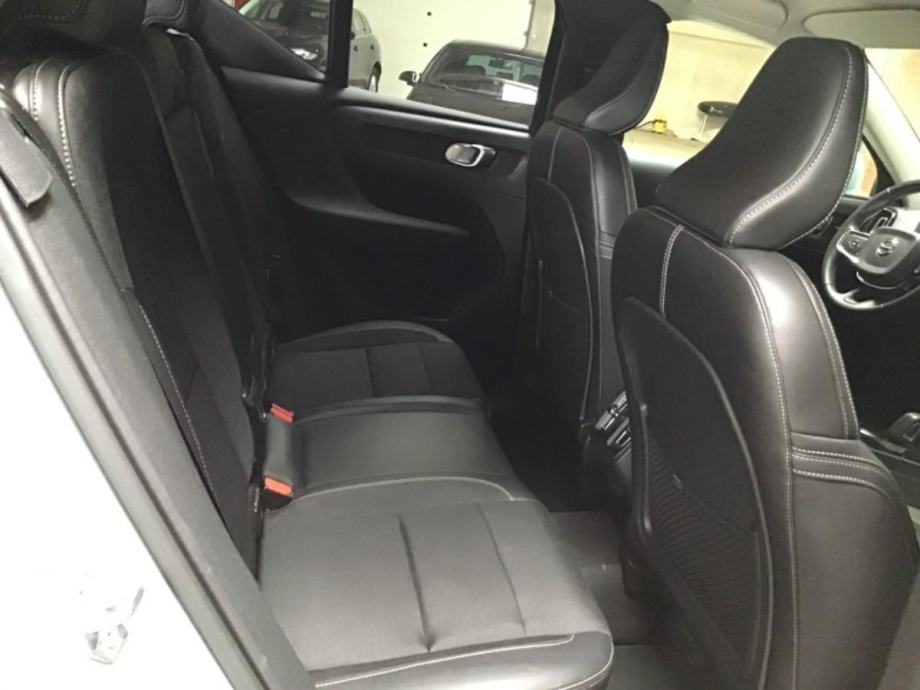 XC40 T4 2.0 Momentum 2WD AUTbogata oprema (autopilot, kuka, 360° cam