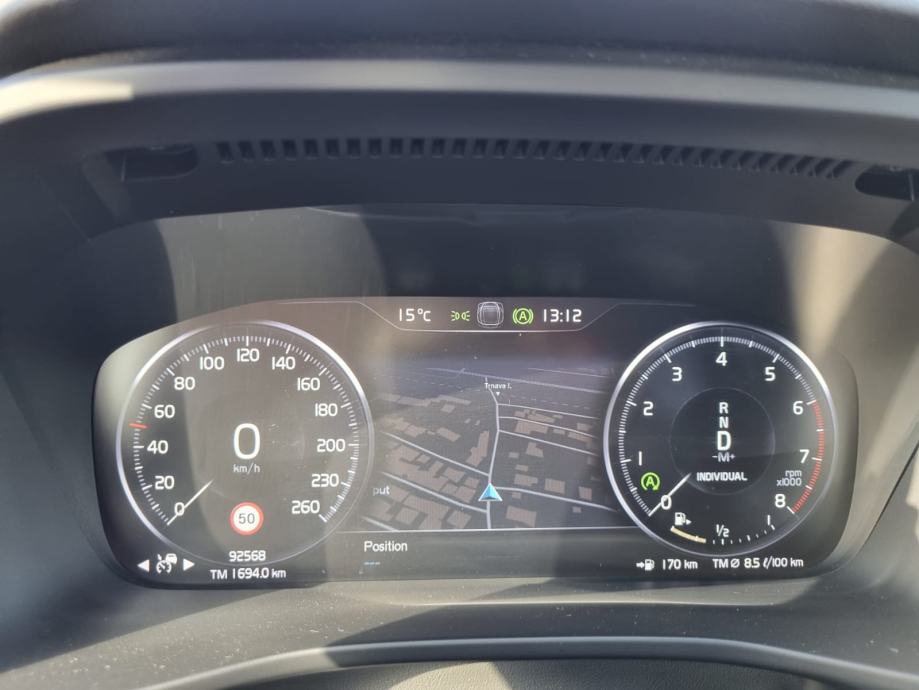 XC40 T4 2.0 Momentum 2WD AUTbogata oprema (autopilot, kuka, 360° cam