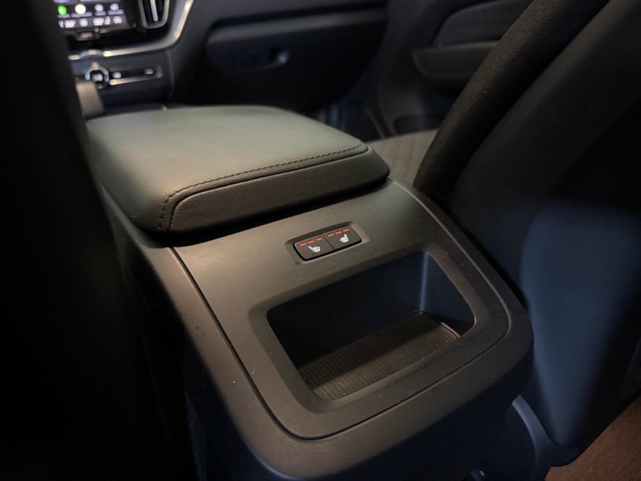 Volvo XC60 2.0 B4, 145 KW, FULL LED,VIRTUAL,KAMERA,KUKA,JAMSTVO 24 mj!, fotografija 13