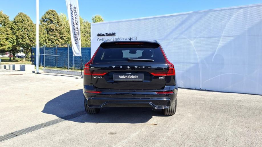 Volvo XC60 2.0 B5 PLUS DARK, MALO KM, NOVE ZIMSKE GUME, JAMSTVO, fotografija 4