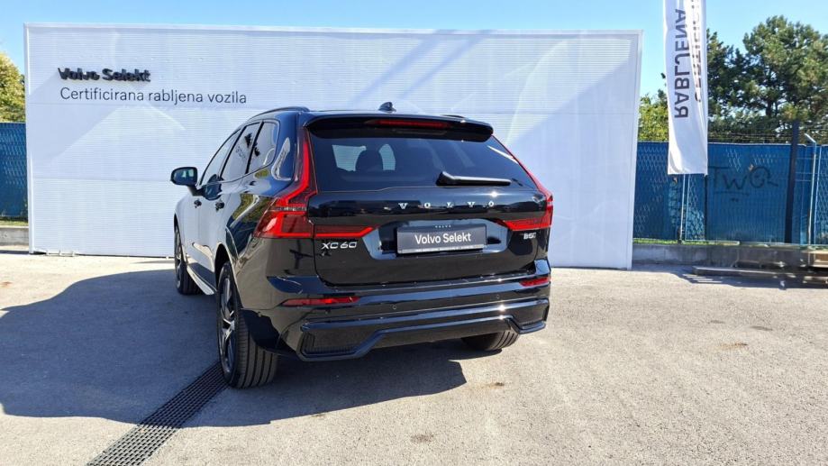 Volvo XC60 2.0 B5 PLUS DARK, MALO KM, NOVE ZIMSKE GUME, JAMSTVO, fotografija 5