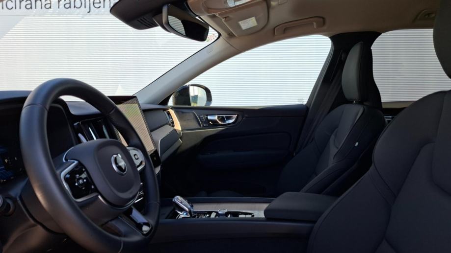 Volvo XC60 2.0 B5 PLUS DARK, MALO KM, NOVE ZIMSKE GUME, JAMSTVO, fotografija 10
