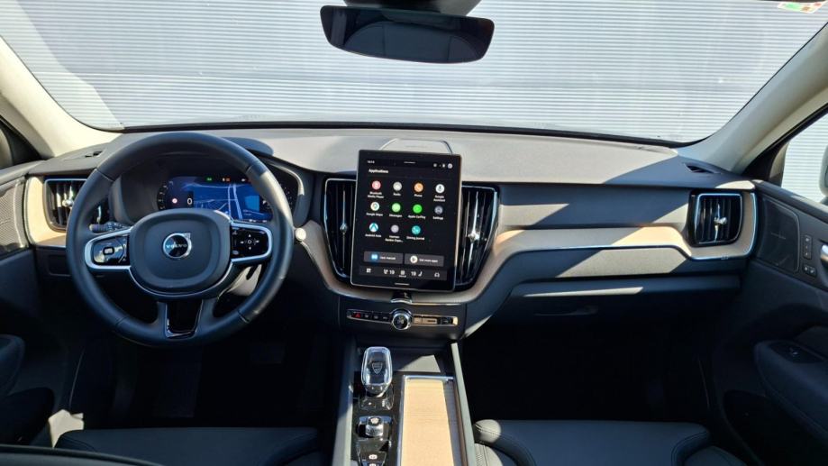 Volvo XC60 2.0 B5 PLUS DARK, MALO KM, NOVE ZIMSKE GUME, JAMSTVO, fotografija 17