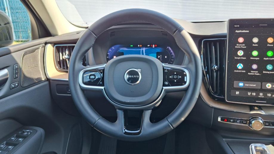 Volvo XC60 2.0 B5 PLUS DARK, MALO KM, NOVE ZIMSKE GUME, JAMSTVO, fotografija 18