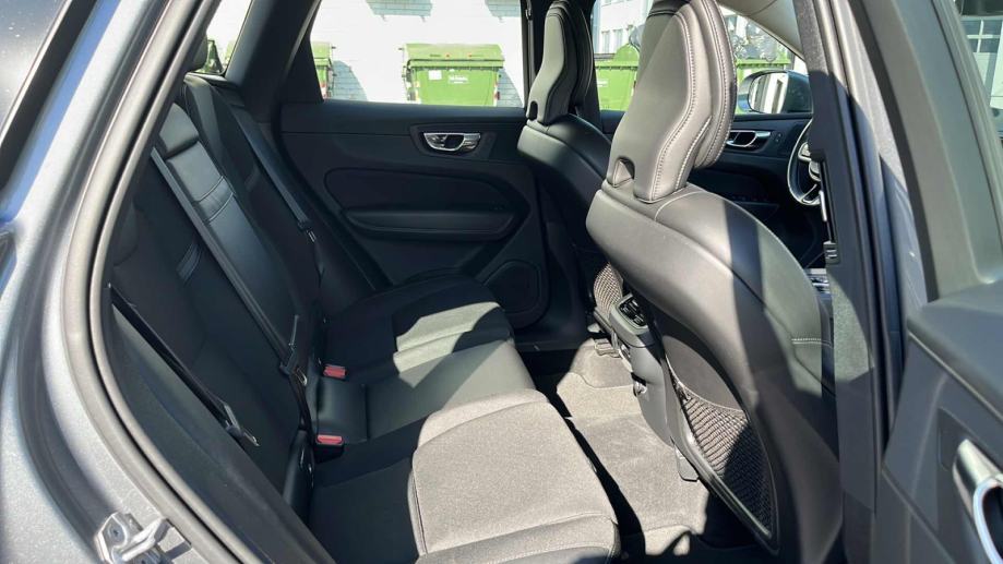 VOLVO XC60 2019 • PREMIUM jamstvo • AutoZubak Rabljena, fotografija 10