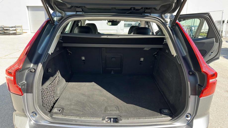 VOLVO XC60 2019 • PREMIUM jamstvo • AutoZubak Rabljena, fotografija 12