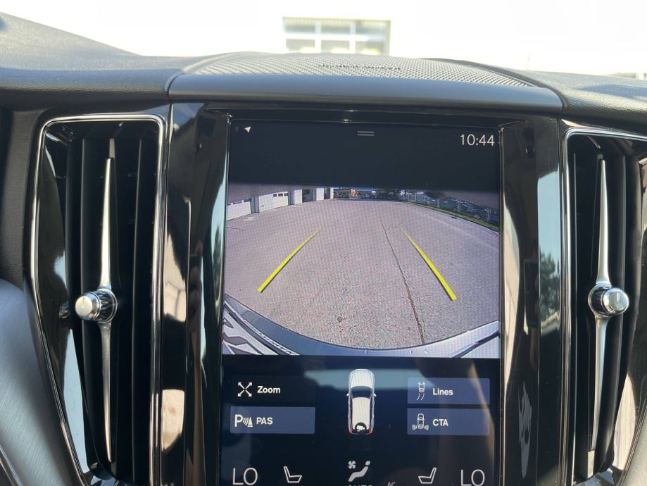 VOLVO XC60 2019 • PREMIUM jamstvo • AutoZubak Rabljena, fotografija 18
