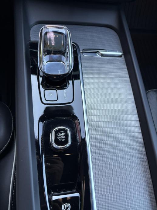 Volvo XC60 automatik 4x4,R-Design,01.vlasnik u PDV-u, fotografija 14