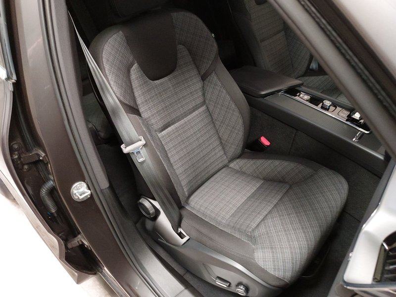 Volvo XC60 B4 D Core automatik • LED • AHK, fotografija 10