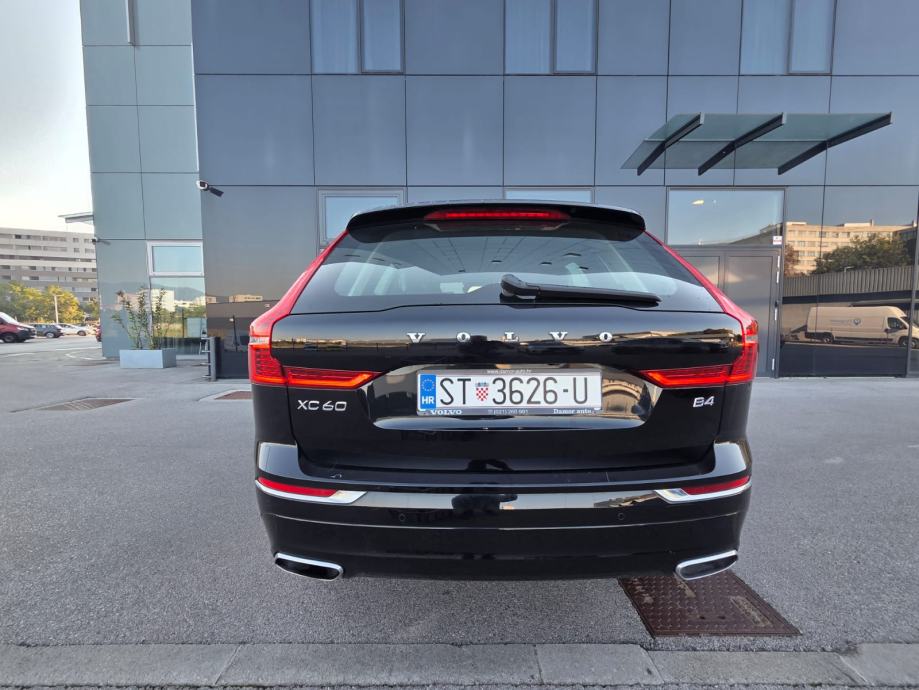 VOLVO XC60 B4, full oprema, blagi hibrid, 2020. god. - SNIŽENO! HITNO!, fotografija 3