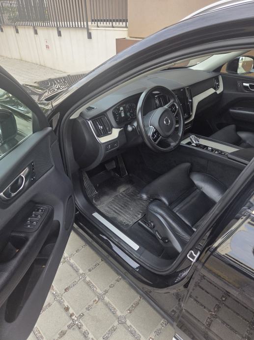 VOLVO XC60 B4, full oprema, blagi hibrid, 2020. god. - SNIŽENO! HITNO!, fotografija 8
