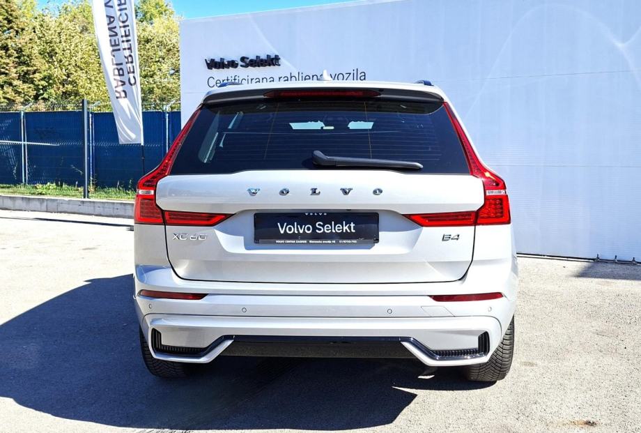 Volvo XC60 B4, FWD R-DESIGN, PANARAMA, NAV, TEMPOMAT, JAMSTVO, fotografija 6