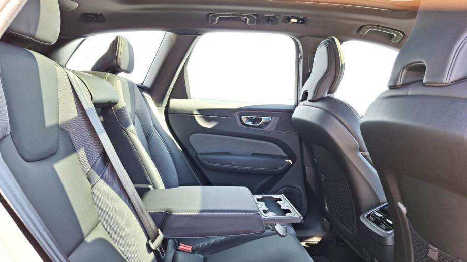 Volvo XC60 B4, FWD R-DESIGN, PANARAMA, NAV, TEMPOMAT, JAMSTVO, fotografija 17