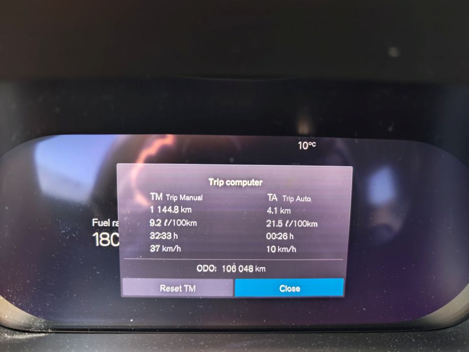 Volvo XC60 B4 Momentum PRO automatik,2.0, 106 000 km, fotografija 3