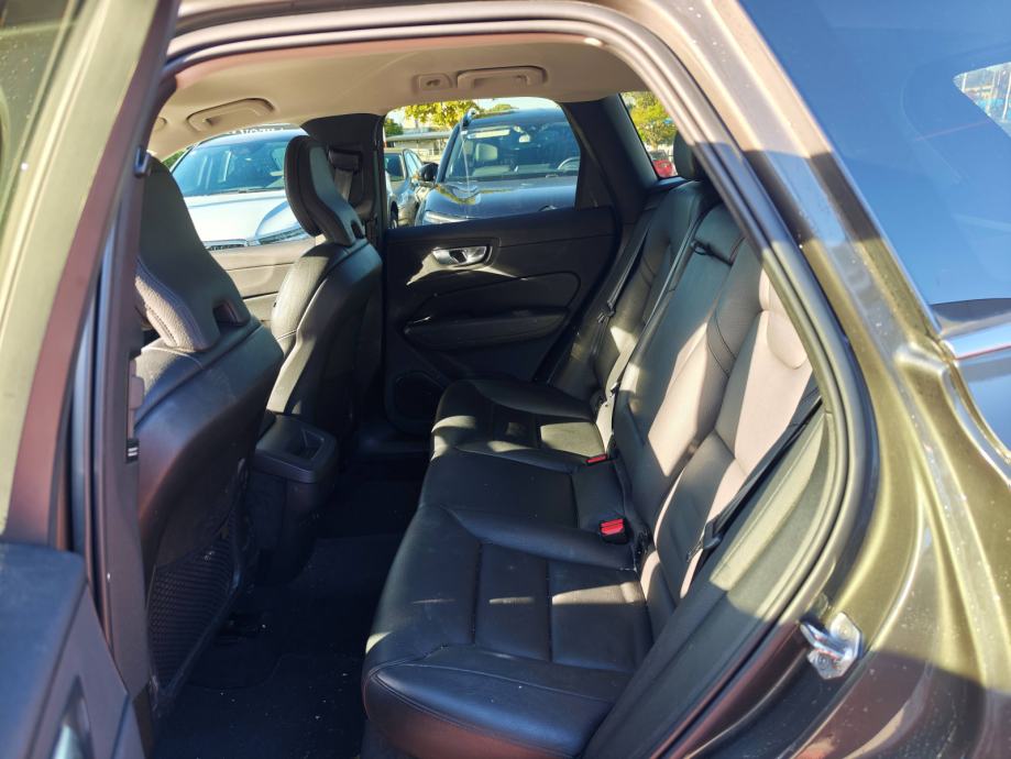 Volvo XC60 B4 Momentum PRO automatik,2.0, 106 000 km, fotografija 5