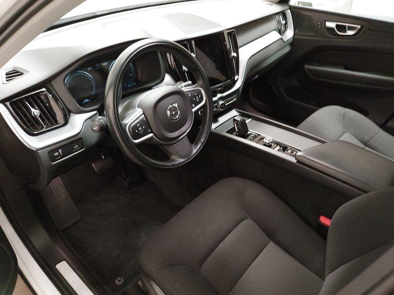 Volvo XC60 B4 Momentum Pro automatik • ACC • AHK, fotografija 6
